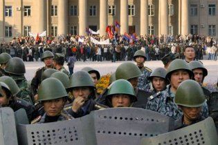 До Бішкека прориваються прихильники опозиції зі зброєю