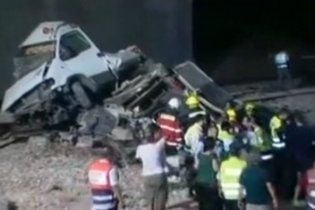 В Ізраїлі пасажирський поїзд врізався в мікроавтобус: 7 людей загинули і 30 поранені