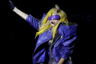 Lady GaGa выпустит духи "Monster"