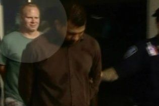 У США стюард посварився з пасажирами авіалайнера і втік з літака через аварійний вихід