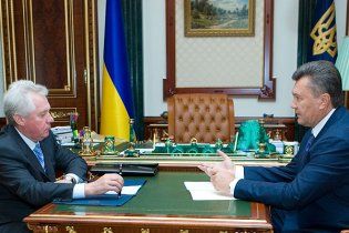 Янукович: Медведько сам попросив звільнити його