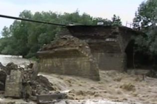 Во Львовской области открыли мост, объединивший четыре села (видео)