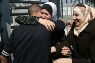 Израиль отпустил пятерых палестинских подростков (видео)