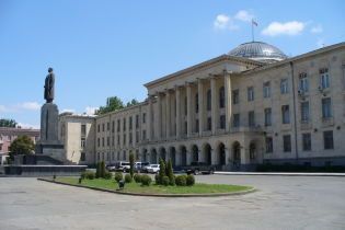 Из Гори идут российские войска