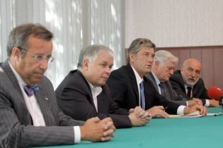 Самолет с Ющенко свернул с курса на Тбилиси (видео)