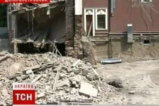 Пресловутая гостиница строилась незаконно (видео)
