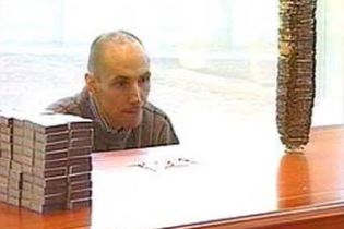 Белорус составил пирамиду из 18 тысяч спичек