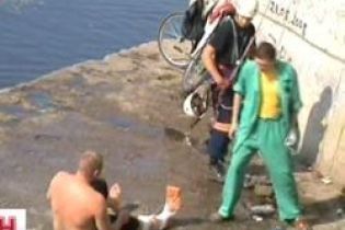 Мужчина выжил, прыгнув с 10-ти метров на бетон (видео)