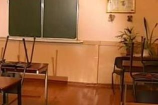 В Ровенской области родители не впустили детей в школу (видео)