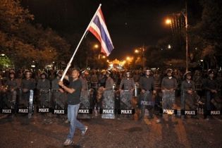 Беспорядки в Таиланде: 2 погибших, 443 раненых (видео)