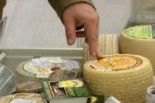 В Канаде люди массово отравляются сыром - есть жертвы (видео)