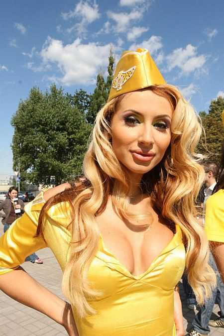 Лобода стала стюардесою