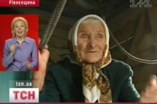В Ровенской области 92-летняя бабушка бьет в колокола (видео)