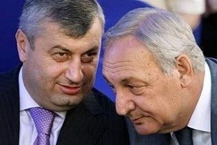 Багапш и Кокойты попросили у Лукашенко признание