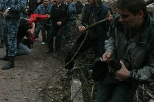 Столкновения с застройщиками: журналисту сломали руку (видео)