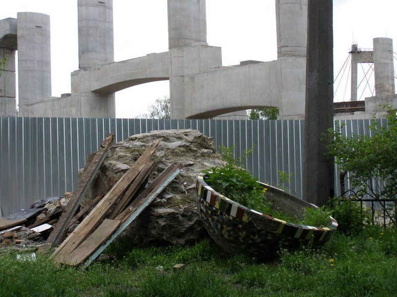 Територія заводу "Ленінська кузня"