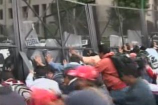 В Мехико прошла наибольшая акция протеста учителей (видео)