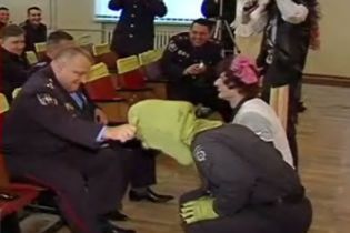 Шрек и Фиона одели погоны и пошли в украинскую милицию (видео)