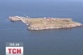 Остров Змеиный может разделиться на две части