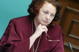 Янукович уволил назначенную накануне скандальную судью КС Станик
