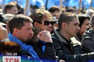 Несколько тысяч сторонников ПР перекрыли подходы к Раде