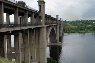 В Запорожье похитили документы на строительство мостов через Днепр