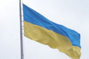 На Львовщине поляк исполосовал 5 государственных флагов Украины