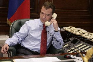 Янукович позвонил Медведеву со словами соболезнования