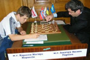 Василий Иванчук выиграл у лидера