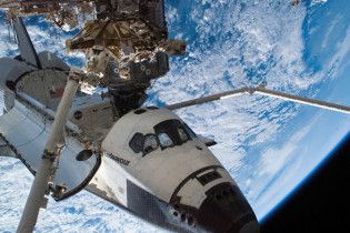 Во время выхода астронавтов из Endeavour в открытый космос произошла утечка аммиака