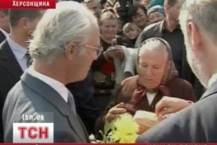 Король Швеции поехал к украинским шведам (видео)