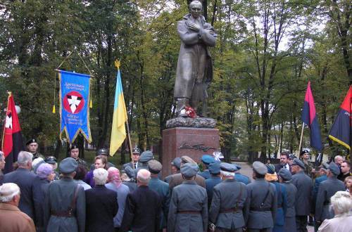 Пам'ятник Бандері у Дрогобичі