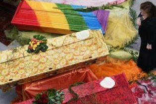В Германии гробы разрисовывают цветными красками