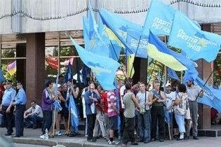 Сторонники Партии регионов окружили Верховную раду