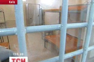 На Луганщине отец-милиционер школьника угрожал учительнице заключением