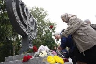 В Бабьем Яру прошел митинг против фашистов и Бандеры