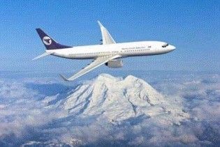 В Индонезии при посадке развалился Boeing 737