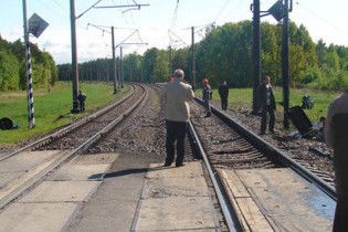 На Луганщине поезд столкнулся с грузовиком с горючим, есть жертвы