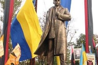 На Бандеру во Львове потратили 5 миллионов