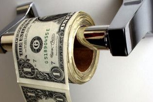 НБУ не будет продавать населению доллары по льготному курсу