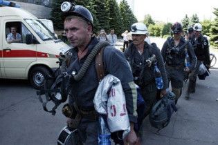 Янукович присвоил трем шахтерам звание Герой Украины