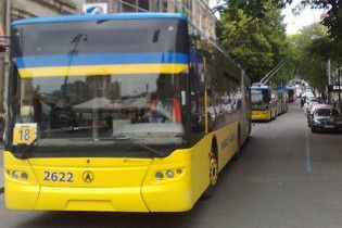 В Киеве под троллейбусом нашли женщину с отрезанной головой