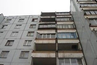 Женщина порезала себе вены и прыгнула с крыши