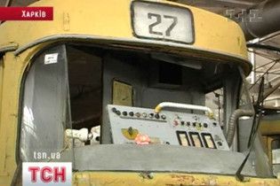 Трамвай сошел с рельсов в Днепропетровске: 14 пострадавших