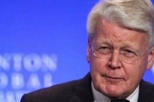 Президента Исландии забросали мусором, но он проявил "нордическую стойкость"