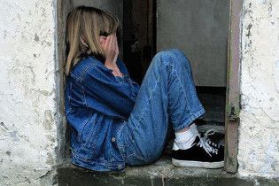 22 школьницы избили девочку, заставили ее есть фекалии и сняли все на видео