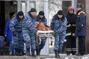 Бойцы МЧС вытянули из-под завалов больницы в Луганске тела 16 погибших