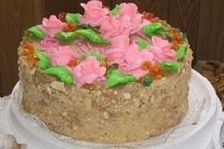 На Запорожье избирателей пытались подкупить тортами