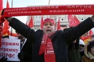 Российские коммунисты требуют отставки правительства Путина