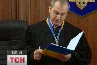 Суд отпустил на свободу силовиков, которые штурмовали жилье крымчанина